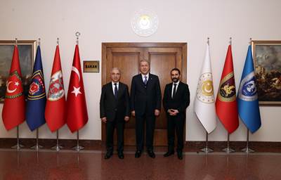Millî Savunma Bakanı Hulusi Akar ve Beraberindeki TSK Komuta Kademesi, Sanatçı Burak Haktanır ile Bir Araya Geldi 